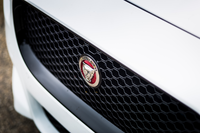 Illustration for article titled The 2018 Jaguar XE Would Be The Perfect Sport Sedan If It Was More Exciting